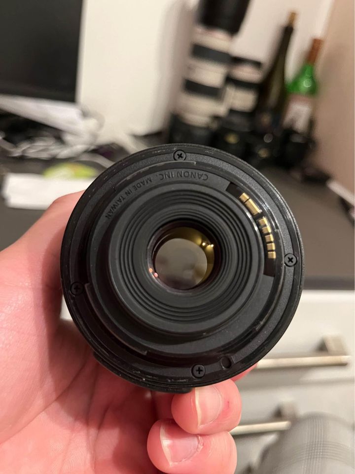 Canon 2000D + EF-S 18-55 mm