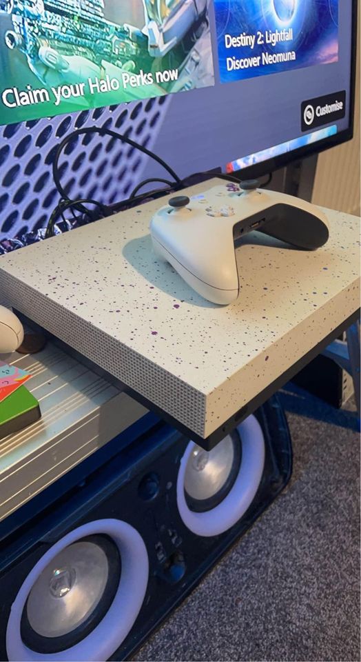 Xbox one x 4K hyperspace limited edition