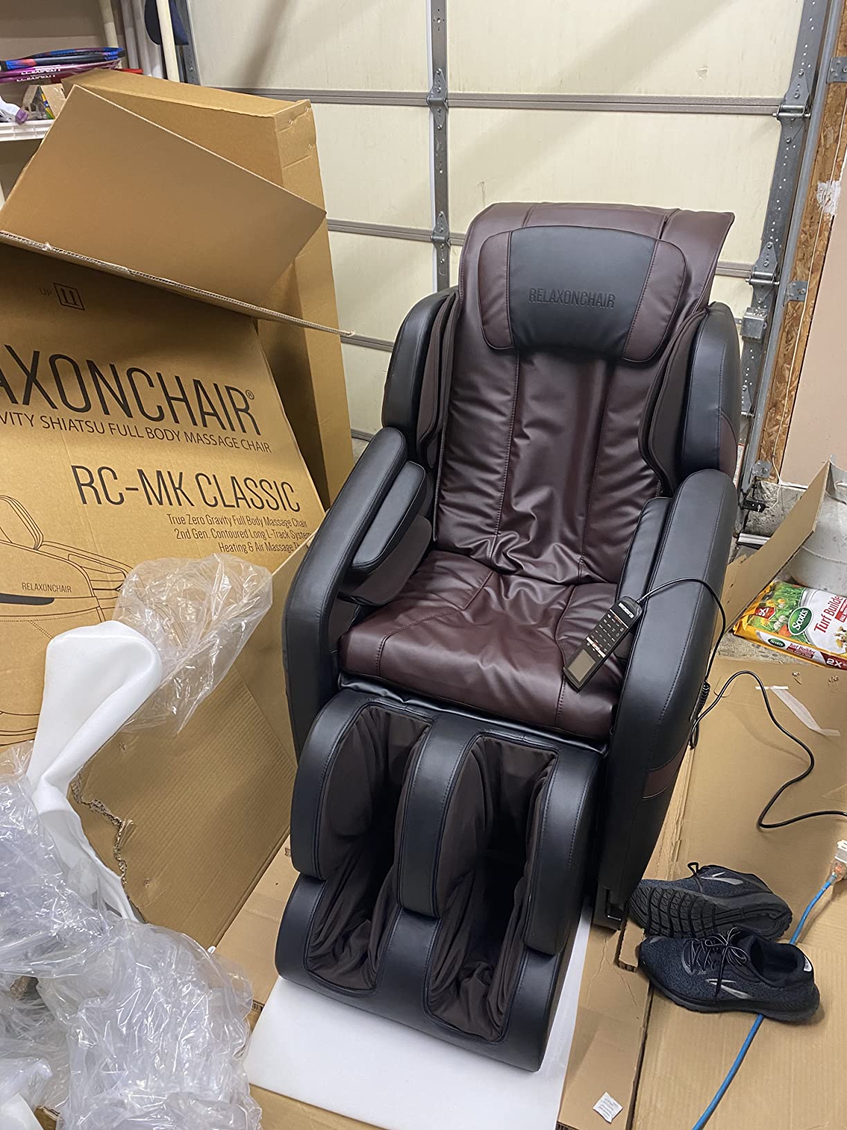 【Furniture】Full Body Zero Gravity Shiatsu Massage Chair with Built-in Heat and Air Massage System