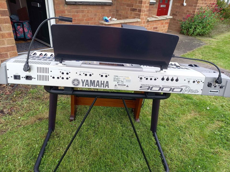 Yabaha 9000 Pro Beginner's Electronic Key Bass Steel Quarter Power Supply Rack