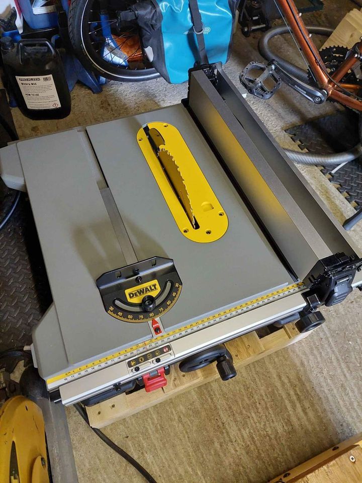 Sega da banco Dewalt DWE7485 GB 240 V
