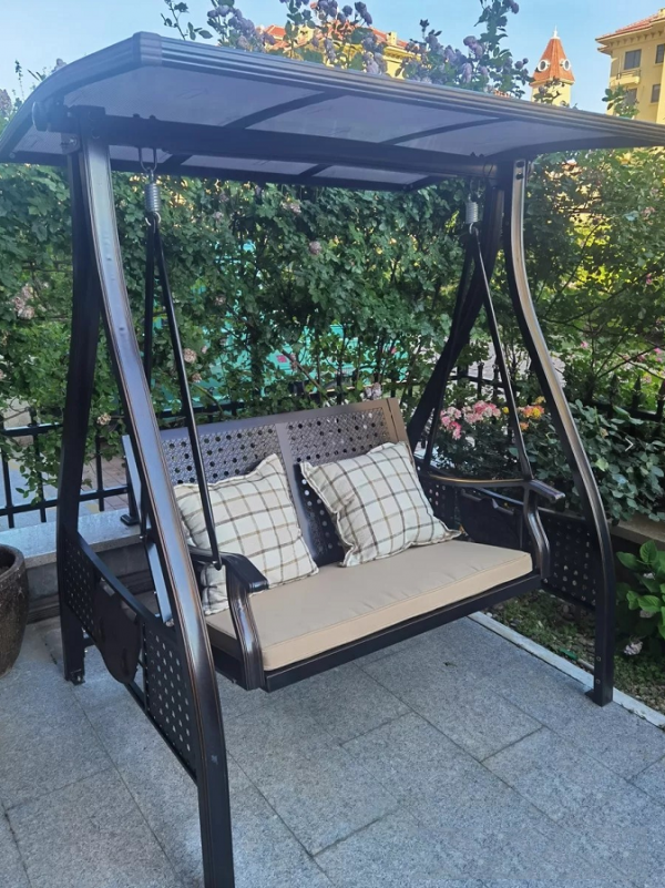 Outdoor hanging chair