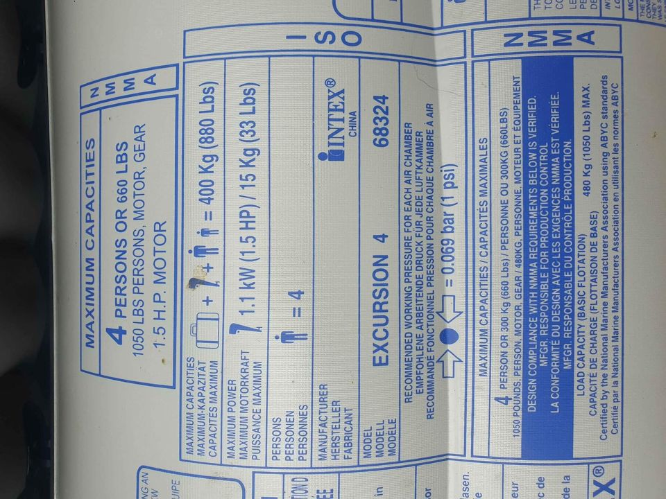 Inflatable 4 person Dinghy - Equipped With A Motor Mount (For 1.5Hp Motor - Not Included)