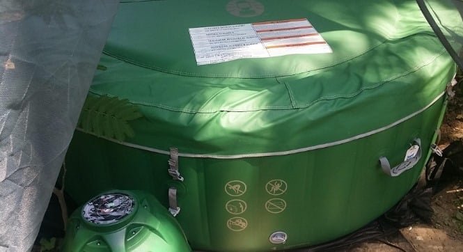 4 person outdoor portable inflatable hot tub spa