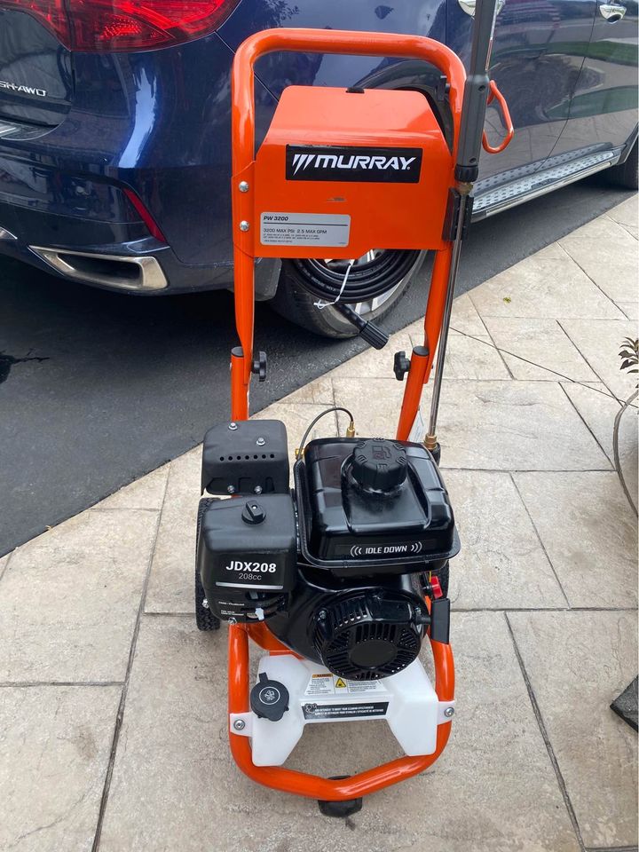 · BRAND NEW - 3200psi Murray Pressure Washer