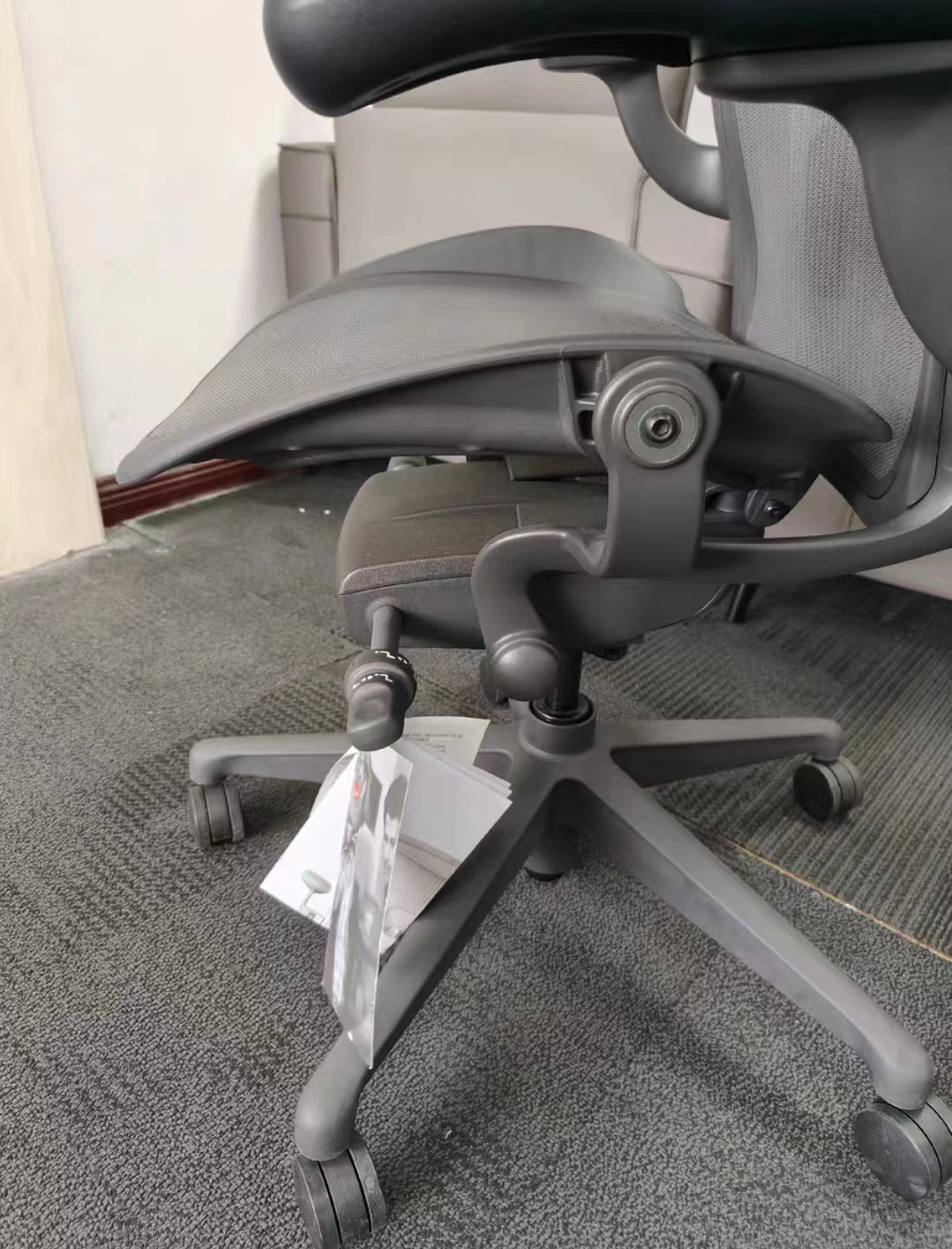 Herman Miller Aeron 2nd generation, Herman Miller Aer on 2nd generation ergonomic chair